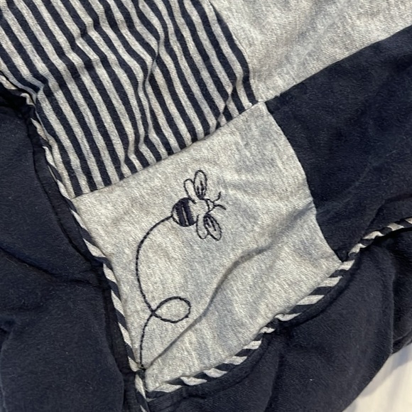 Burt's Bees Baby Reversible 100% Organic Cotton Thick Quilt Blanket - Picture 4 of 9